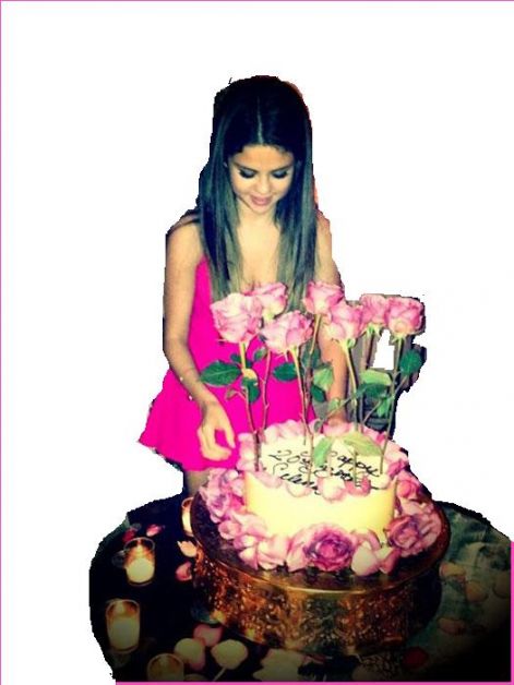 selena-gomez-rose-birthday-cake.jpg